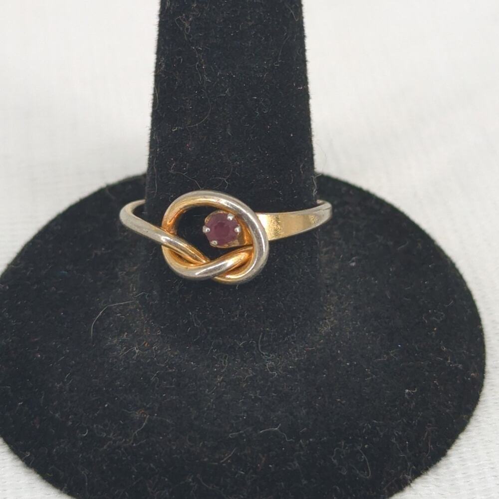 Vintage Retro Mid-Century Two-Tone Gold Tone Ruby Red Gemstone Fashion Ring